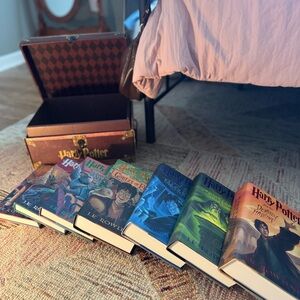 Harry Potter Hardcover Book Set with Collectors Trunk